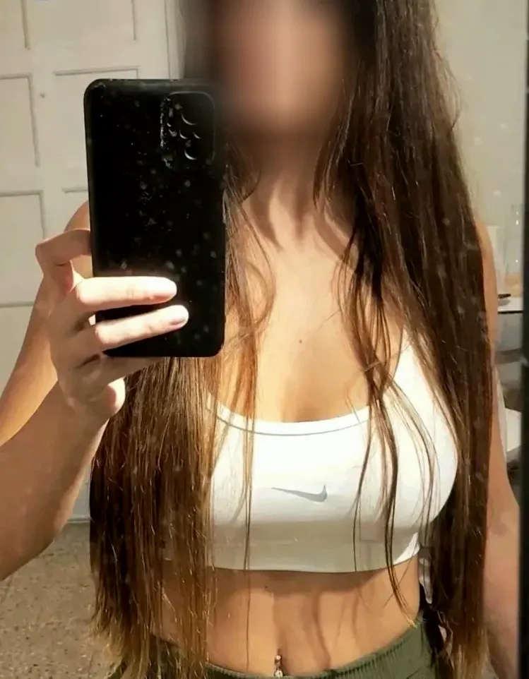 Melanie, 37