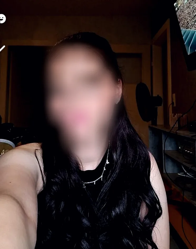 Sabrina, 24