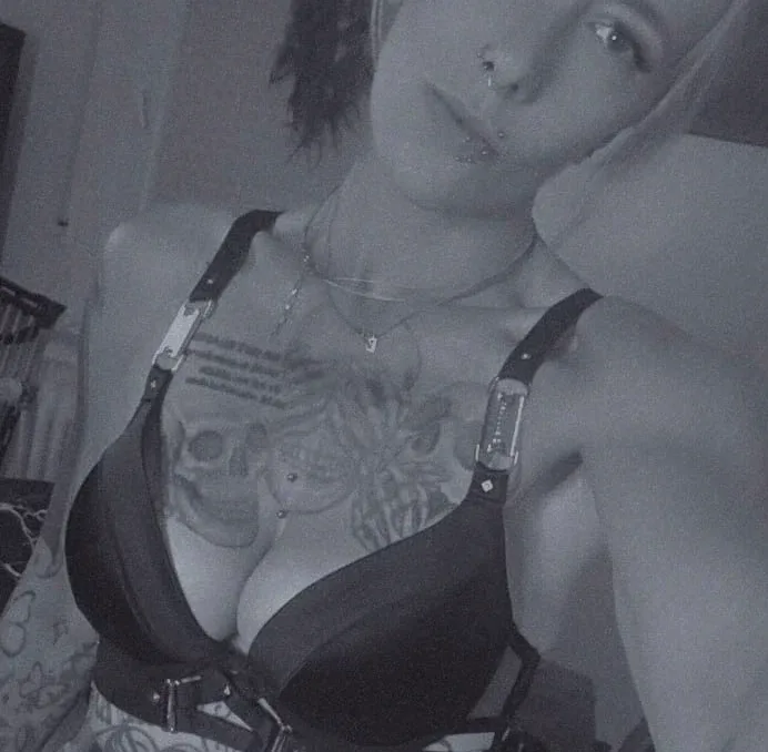 Saskia, 32
