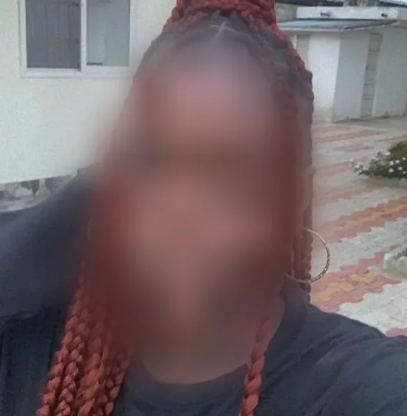 Simone, 24
